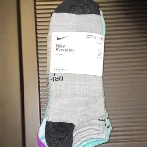 Nike Everyday Men's Dri-FIT Socks - Black, Gray, Teal, Purple